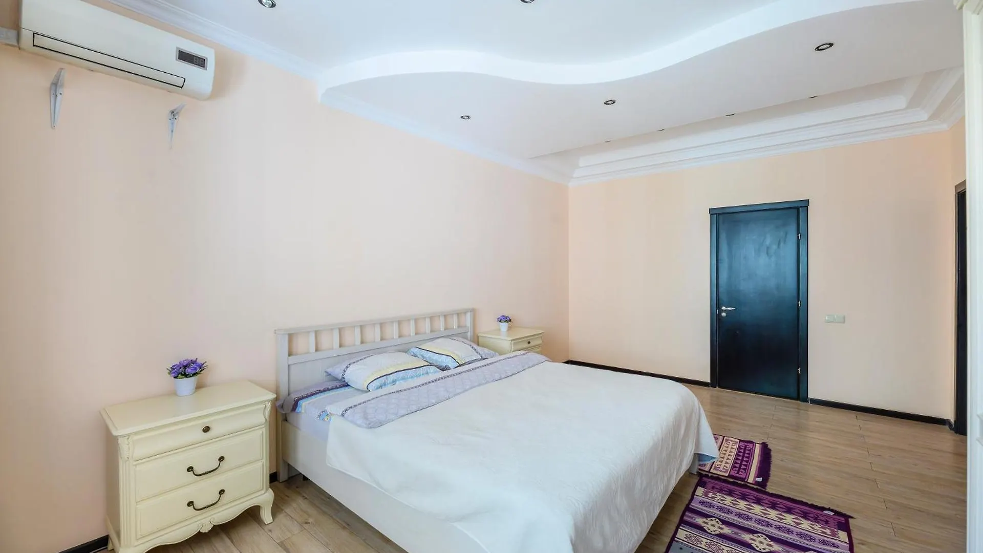 Центрпросторнаяквартира Almaty Lejlighed