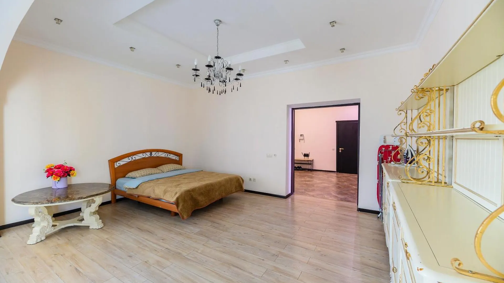 Центрпросторнаяквартира Almaty Lejlighed